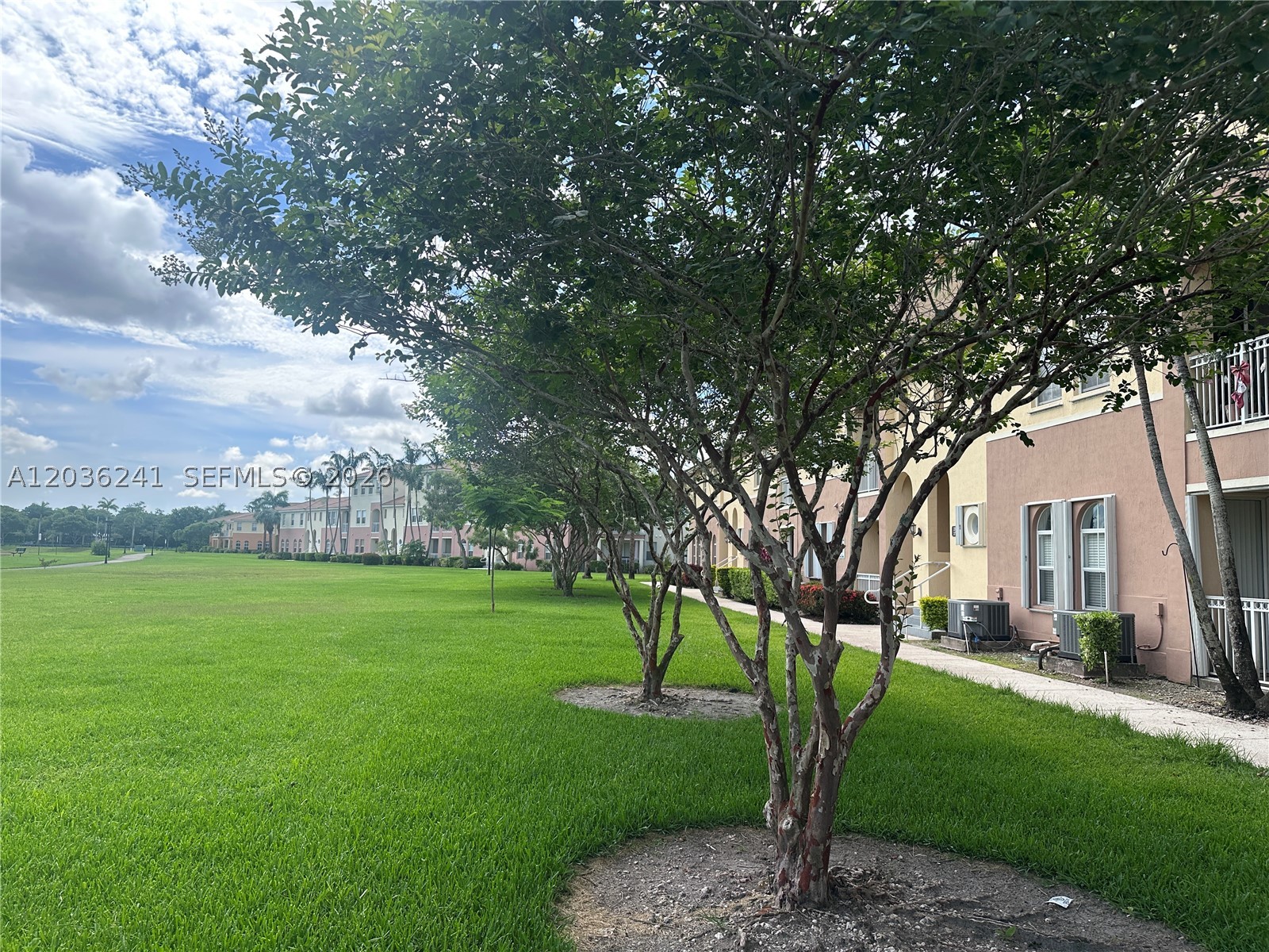 FONTAINBLEAU LAKES COURTY - Residential Lease