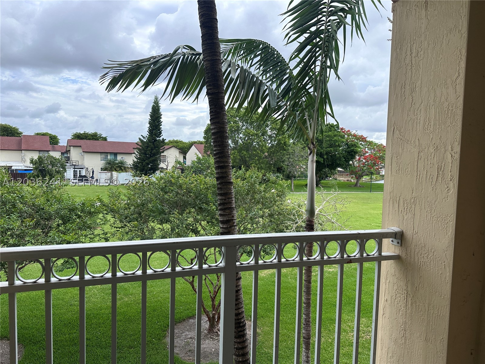 FONTAINBLEAU LAKES COURTY - Residential Lease