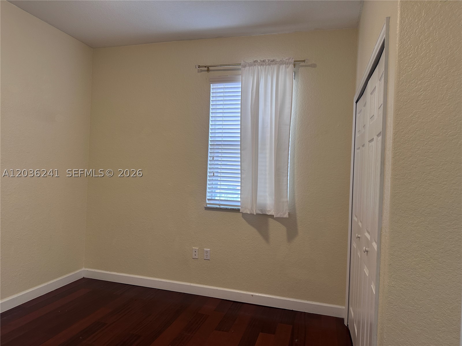 FONTAINBLEAU LAKES COURTY - Residential Lease
