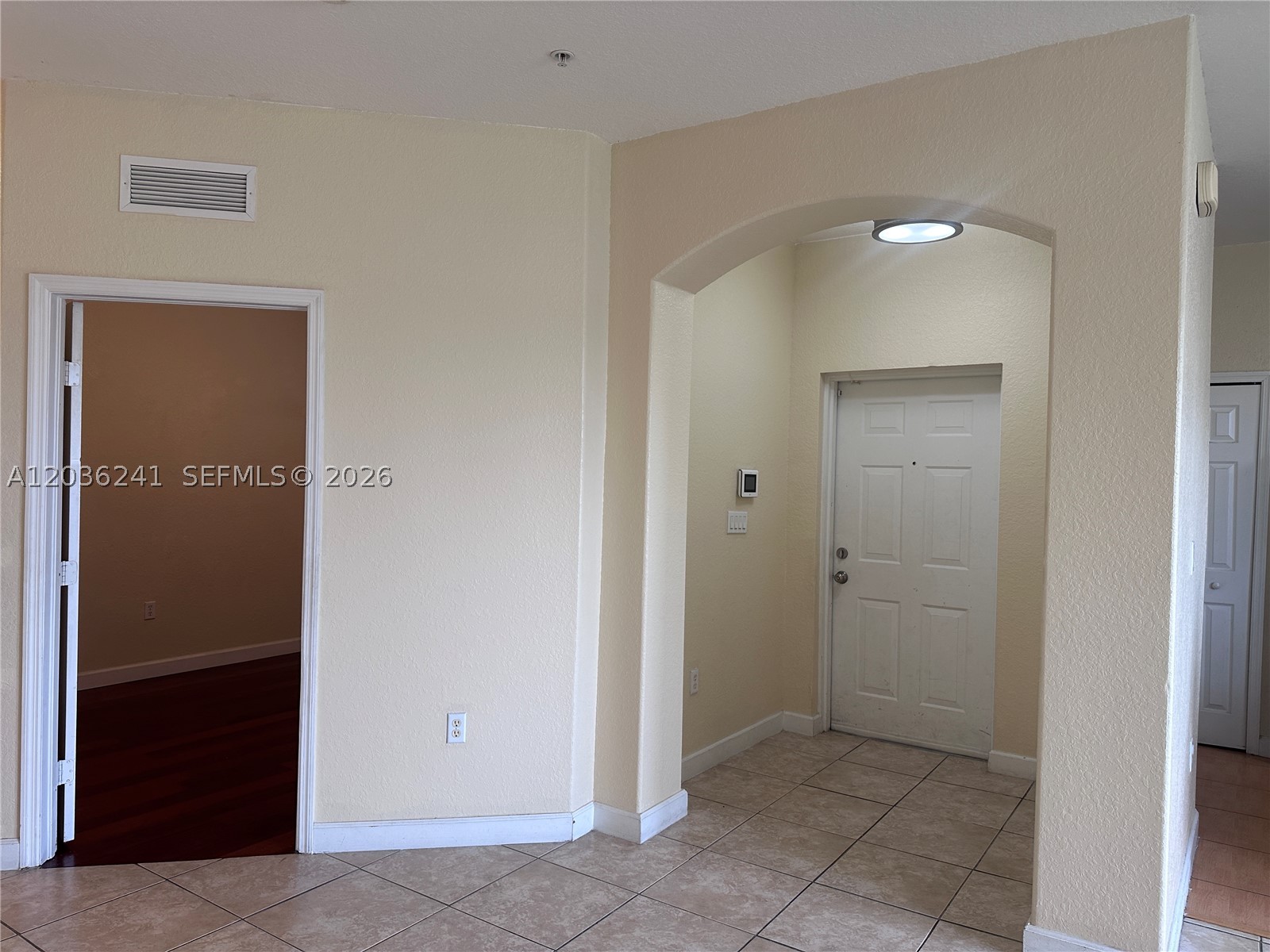 FONTAINBLEAU LAKES COURTY - Residential Lease
