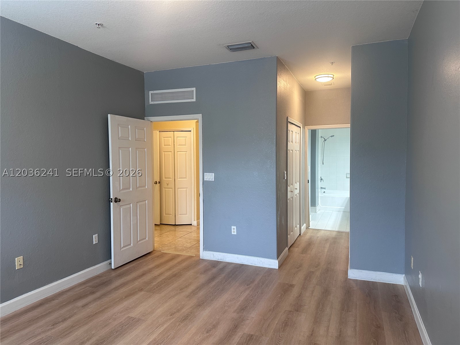 FONTAINBLEAU LAKES COURTY - Residential Lease
