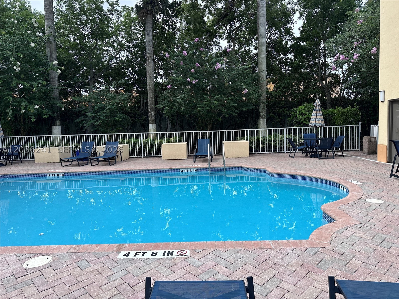 FONTAINBLEAU LAKES COURTY - Residential Lease