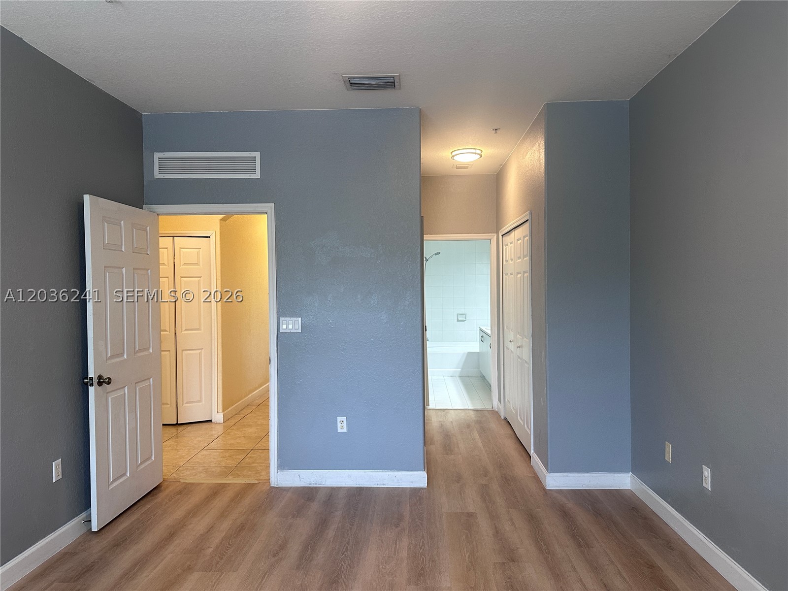 FONTAINBLEAU LAKES COURTY - Residential Lease