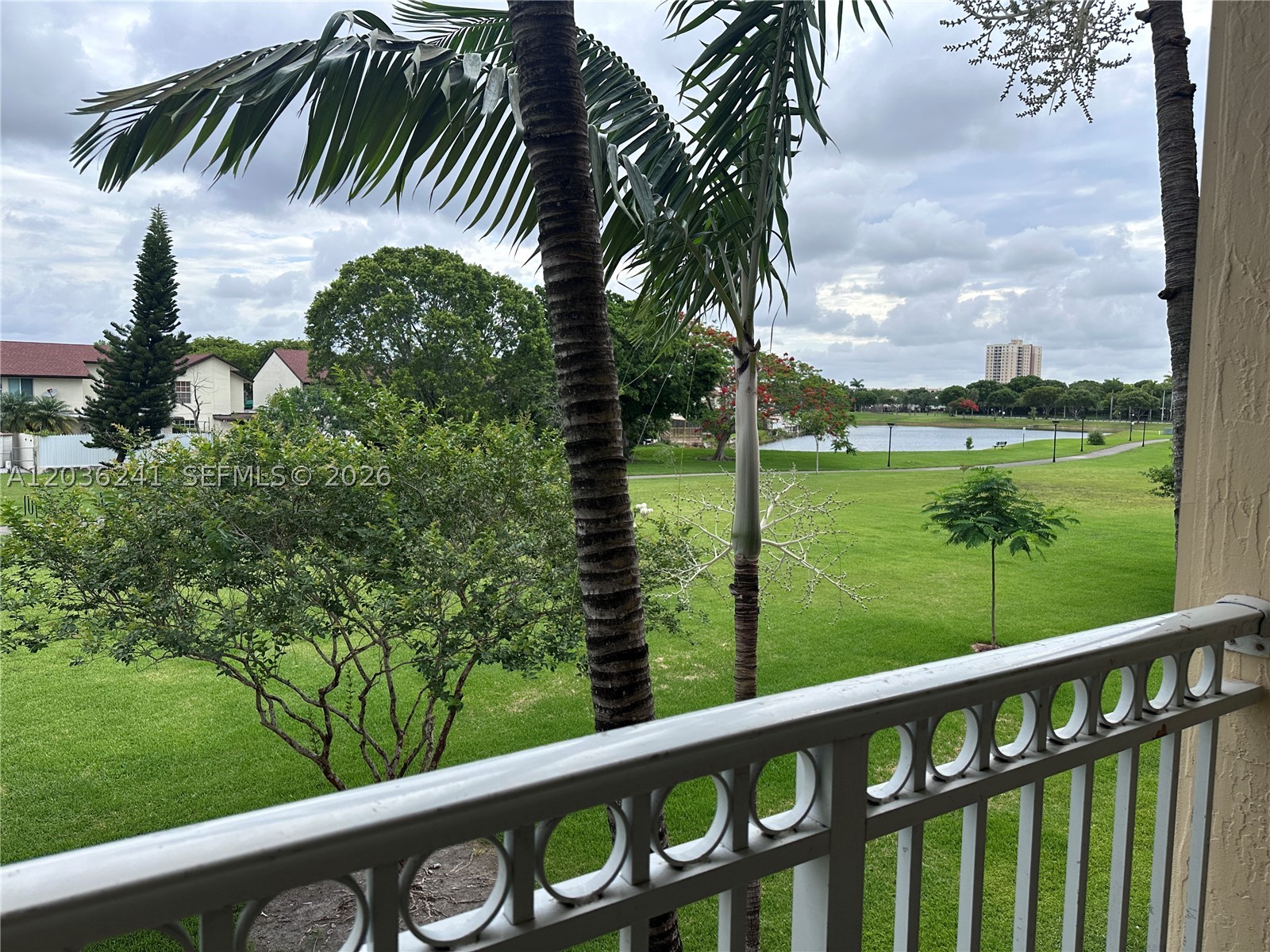 FONTAINBLEAU LAKES COURTY - Residential Lease
