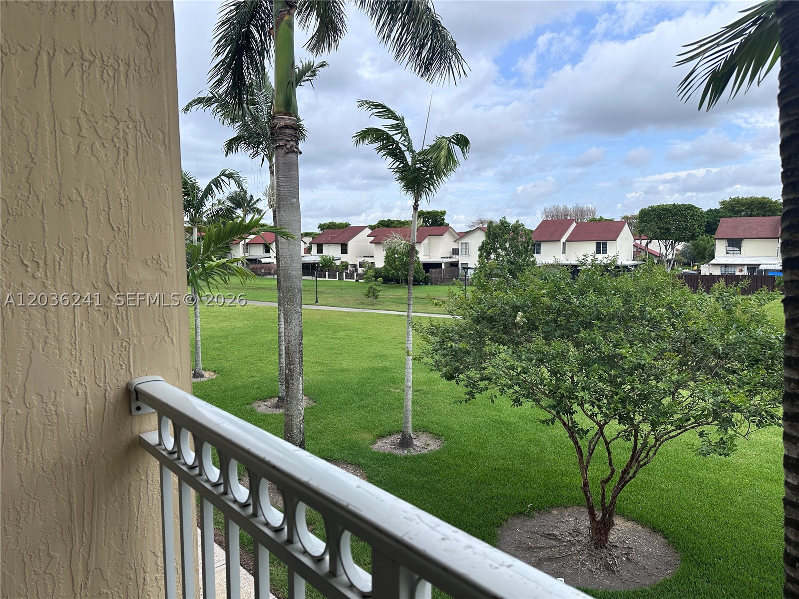 FONTAINBLEAU LAKES COURTY - Residential Lease