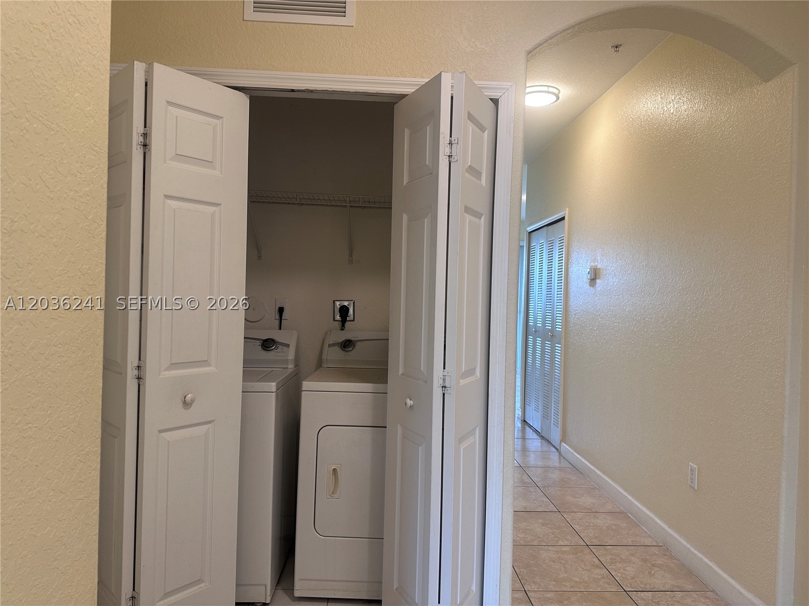 FONTAINBLEAU LAKES COURTY - Residential Lease