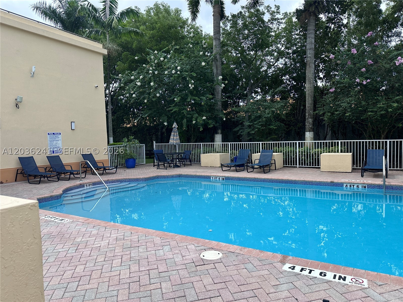 FONTAINBLEAU LAKES COURTY - Residential Lease