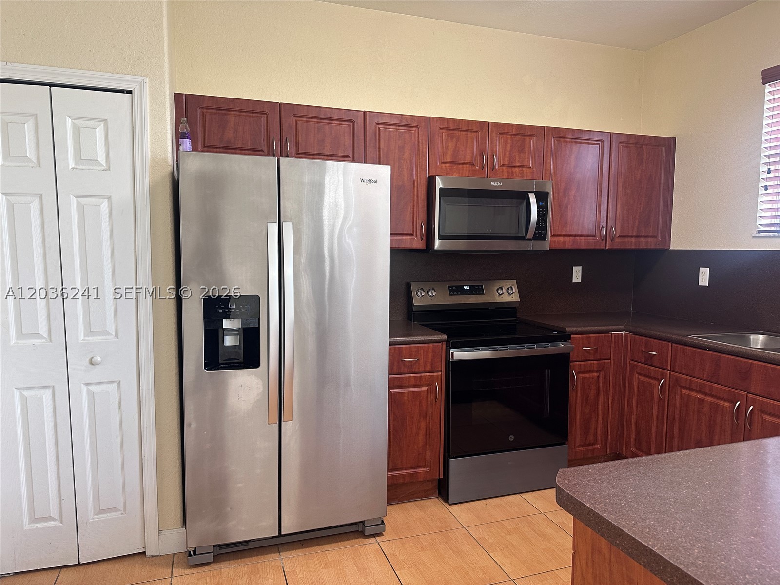 FONTAINBLEAU LAKES COURTY - Residential Lease