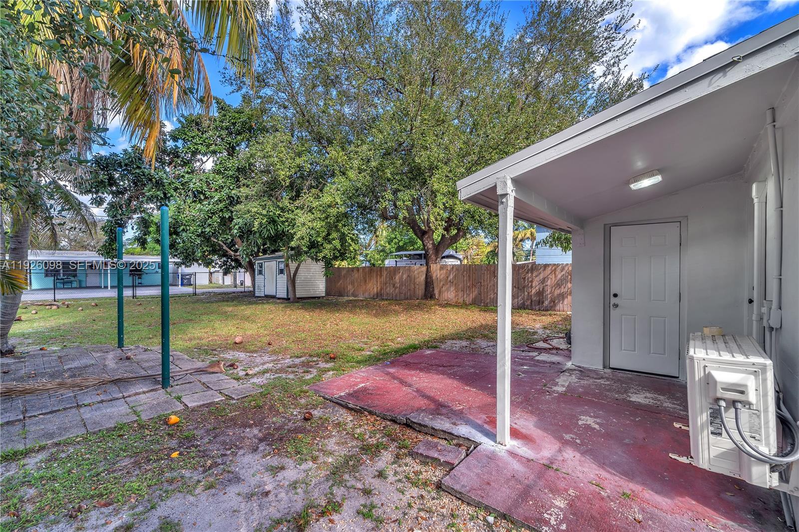 HOLLYWOOD PARK - Residential
