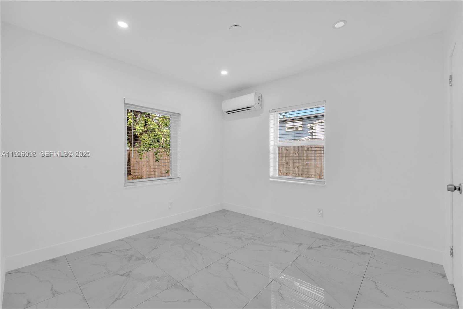 HOLLYWOOD PARK - Residential