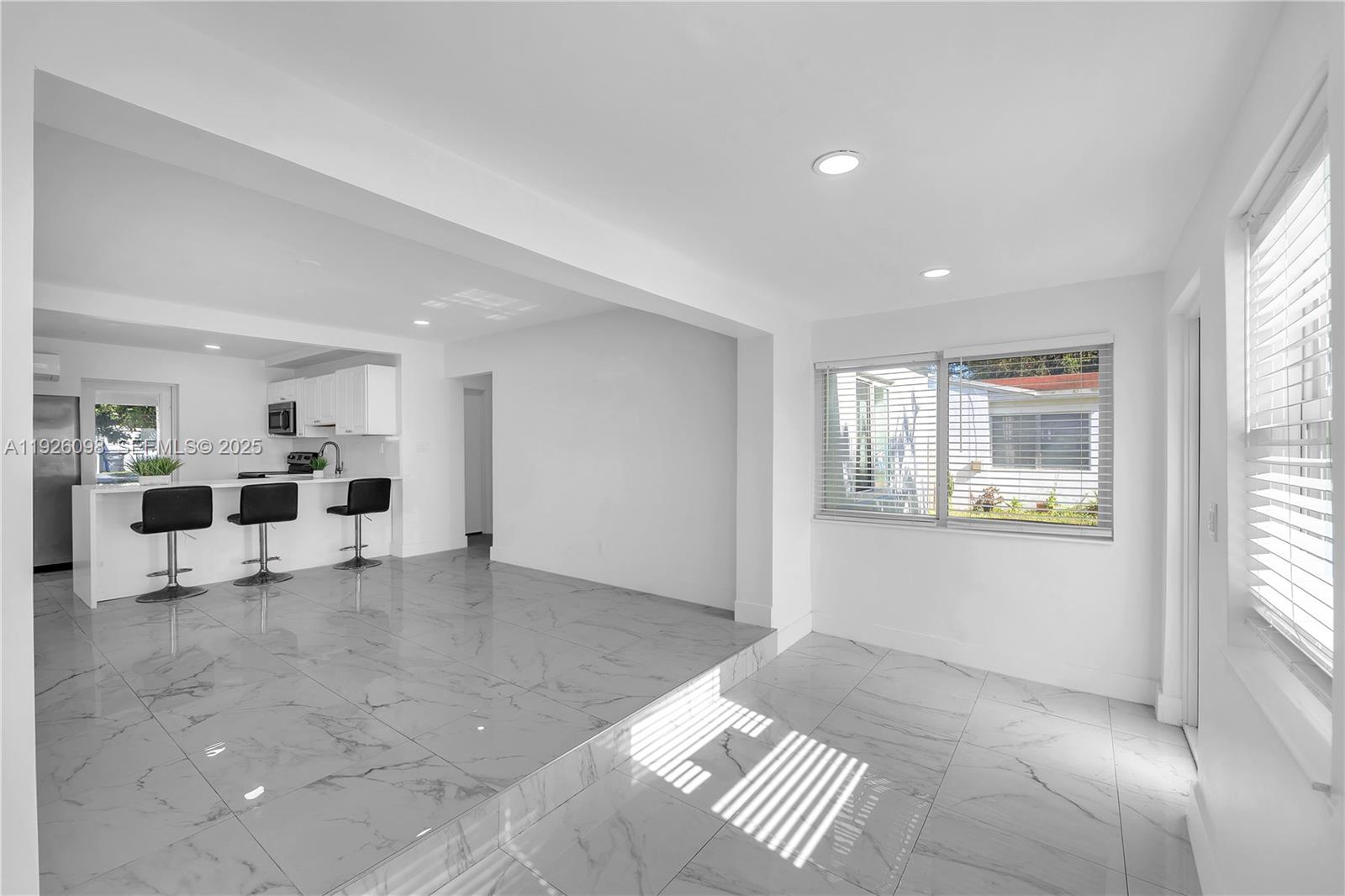 HOLLYWOOD PARK - Residential