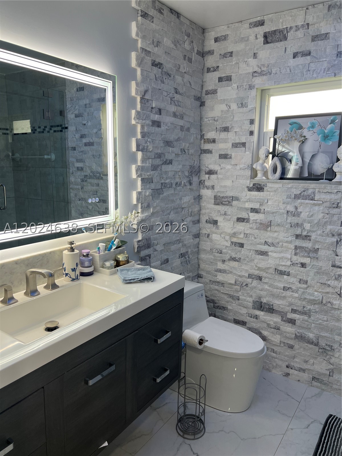 BEVERLY HILLS CONDO NUMBE - Residential Lease