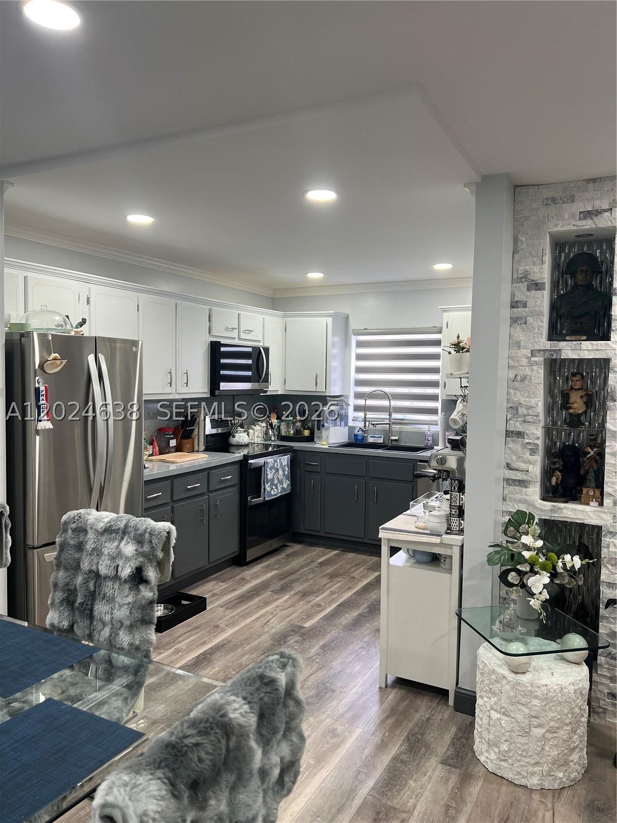 BEVERLY HILLS CONDO NUMBE - Residential Lease