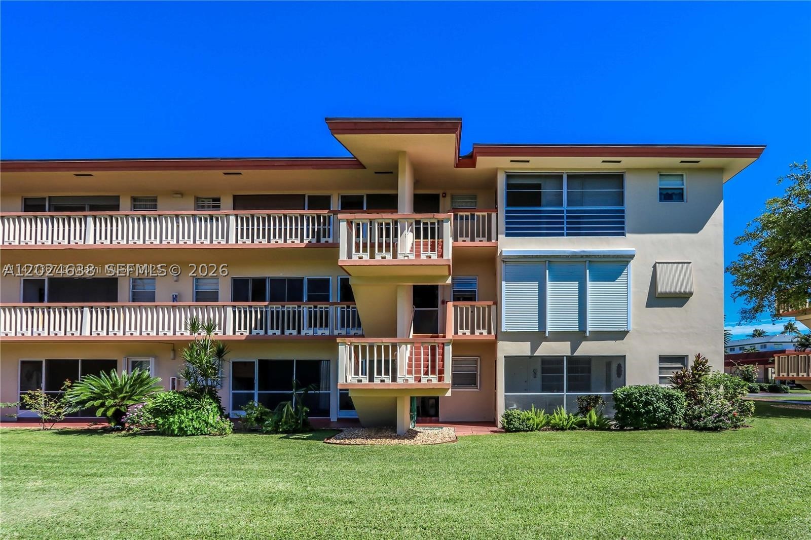 BEVERLY HILLS CONDO NUMBE - Residential Lease
