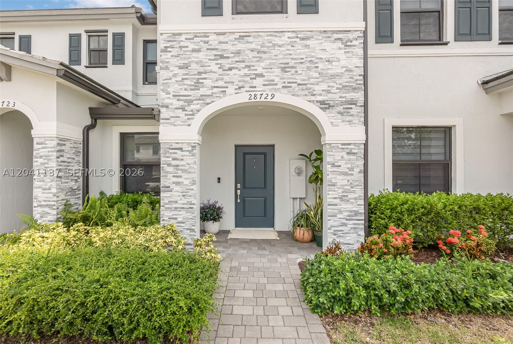 PINE ISLE - Residential