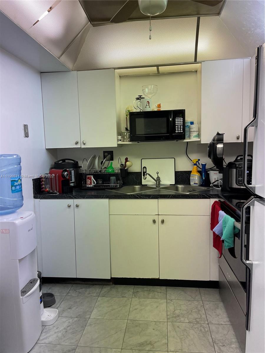 PLAZA OF WESTLAND CONDO - Residential