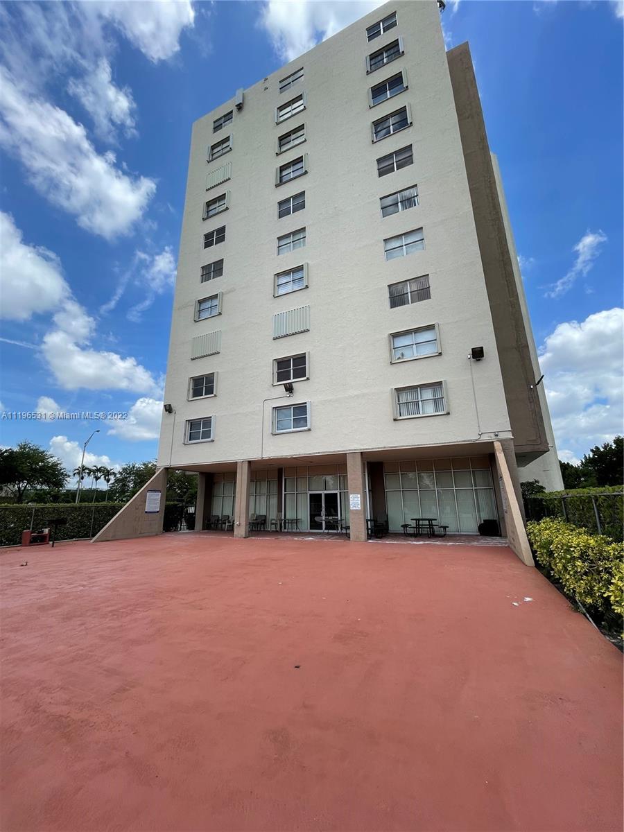 PLAZA OF WESTLAND CONDO - Residential