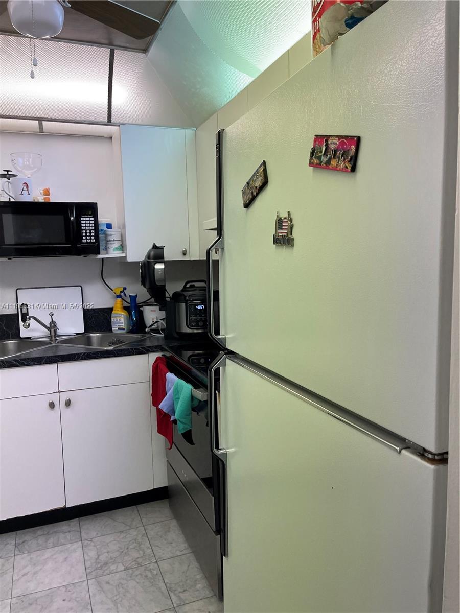 PLAZA OF WESTLAND CONDO - Residential