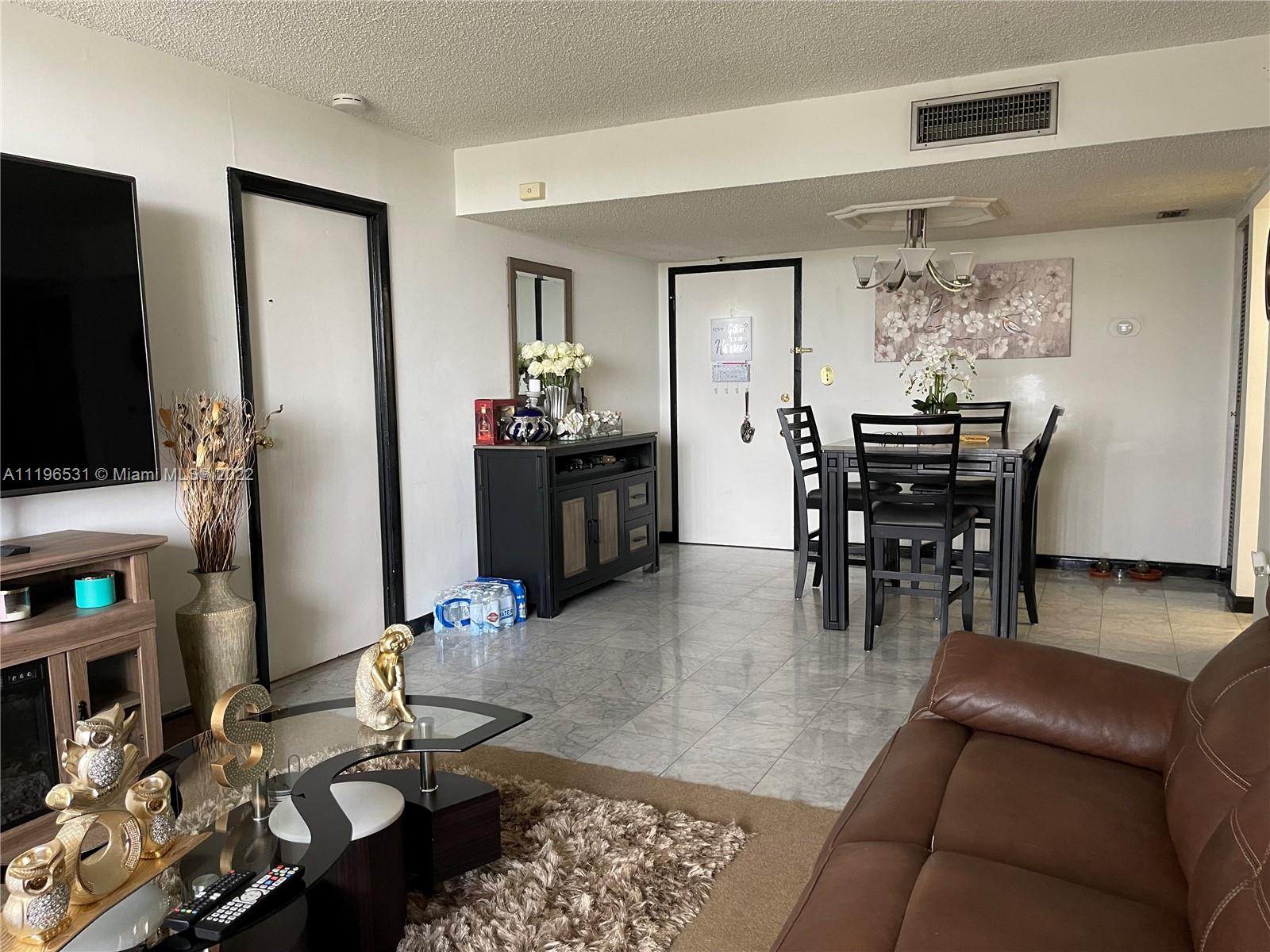 PLAZA OF WESTLAND CONDO - Residential