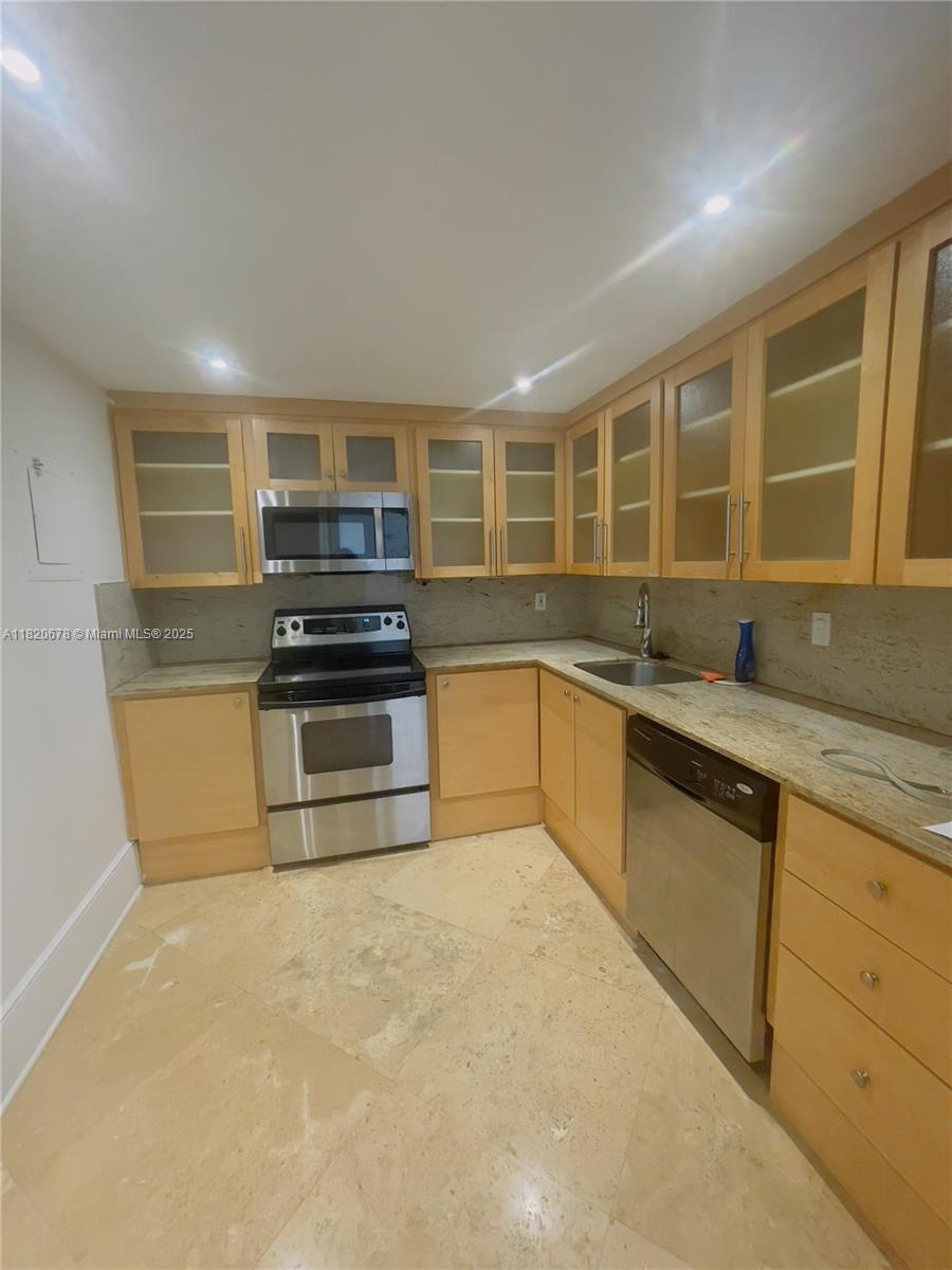 THE PALM BAY YACHT CLUB C - Residential