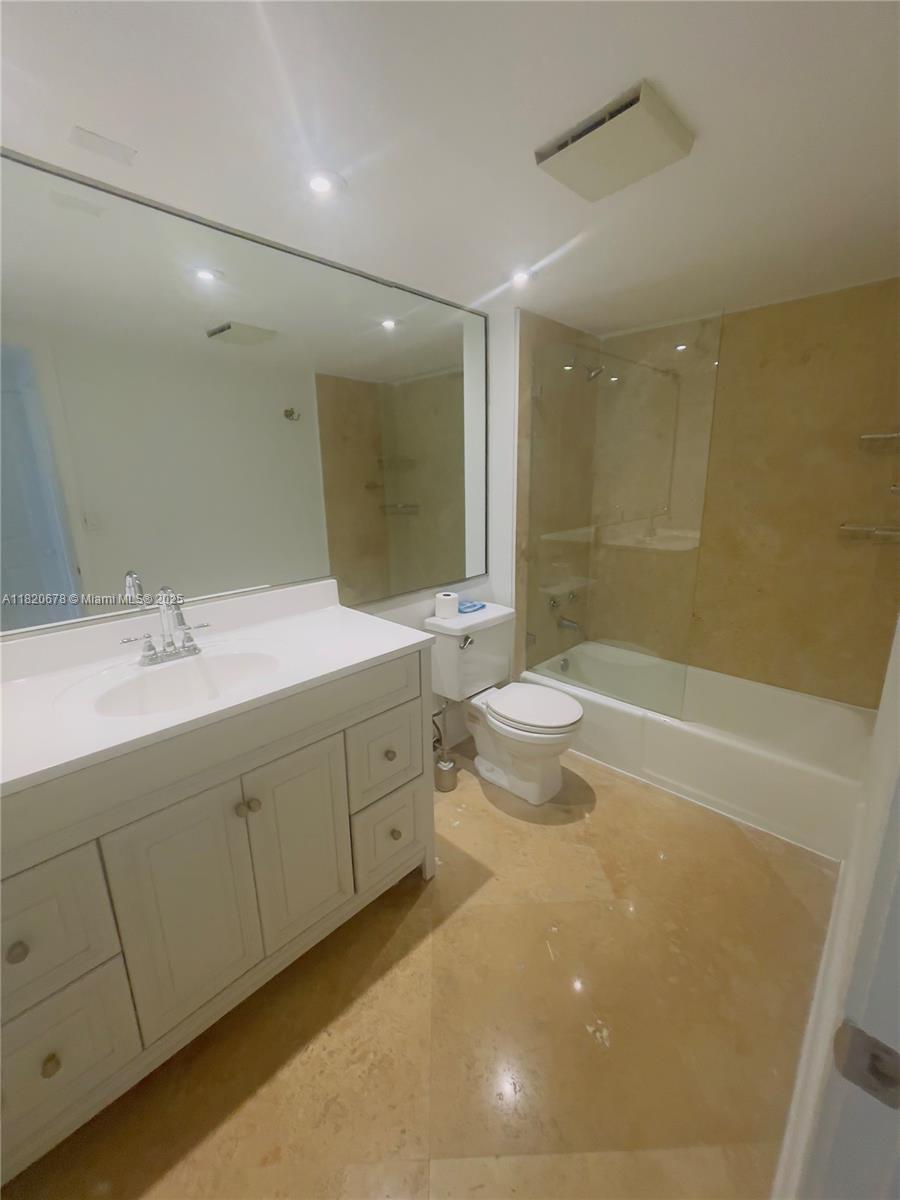 THE PALM BAY YACHT CLUB C - Residential
