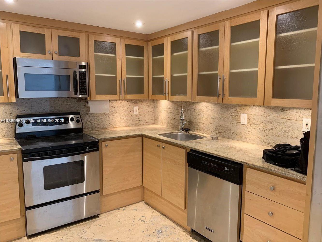 THE PALM BAY YACHT CLUB C - Residential