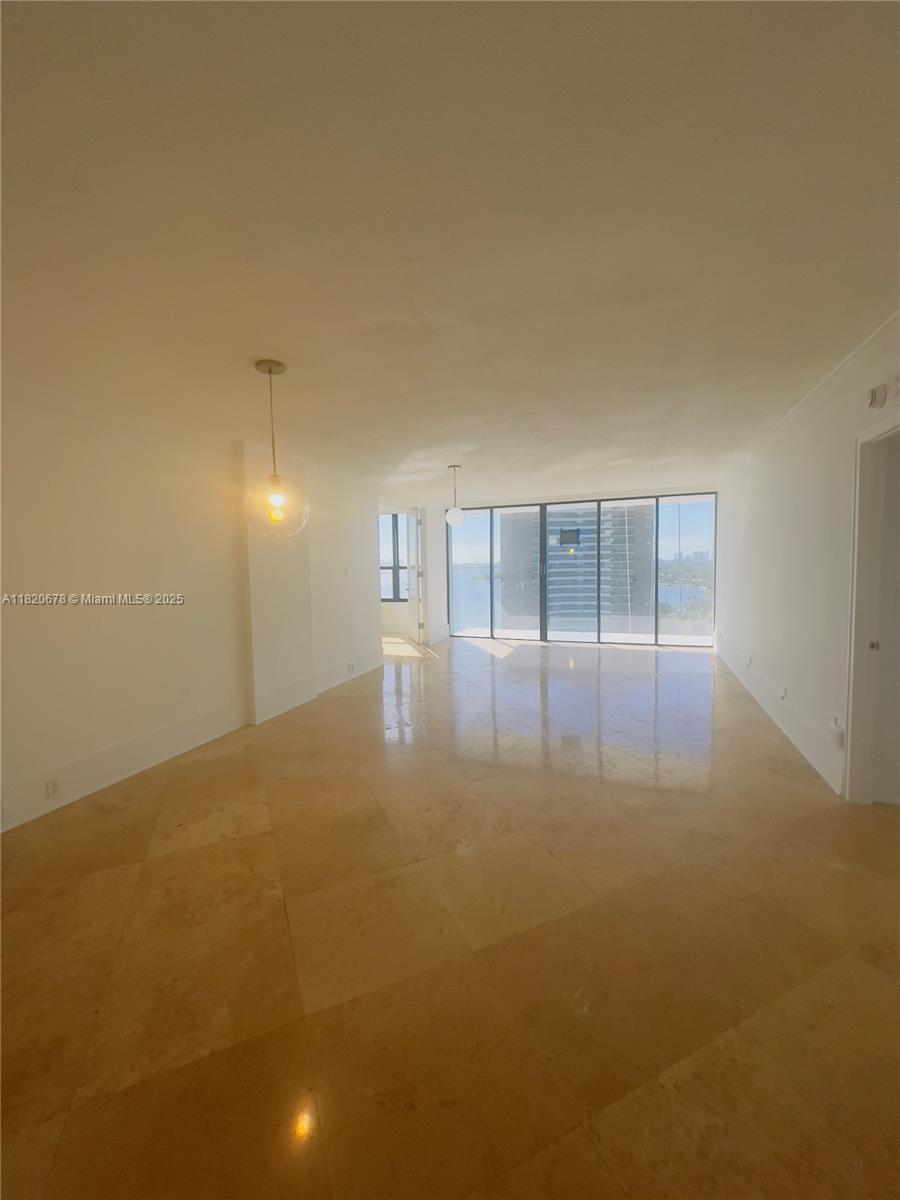 THE PALM BAY YACHT CLUB C - Residential