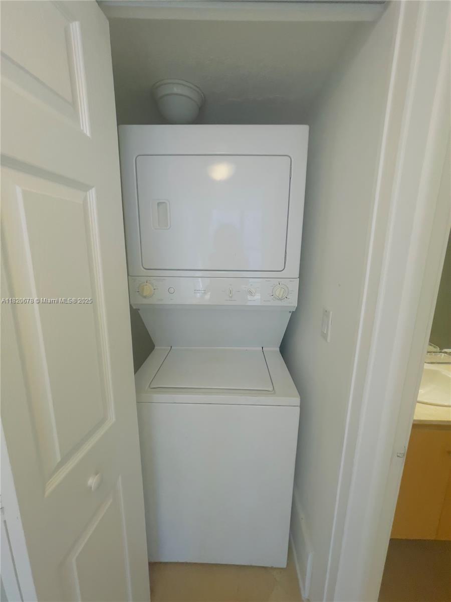 THE PALM BAY YACHT CLUB C - Residential