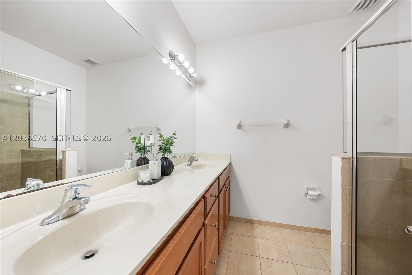 KENDALL COMMONS RESIDENTI - Residential