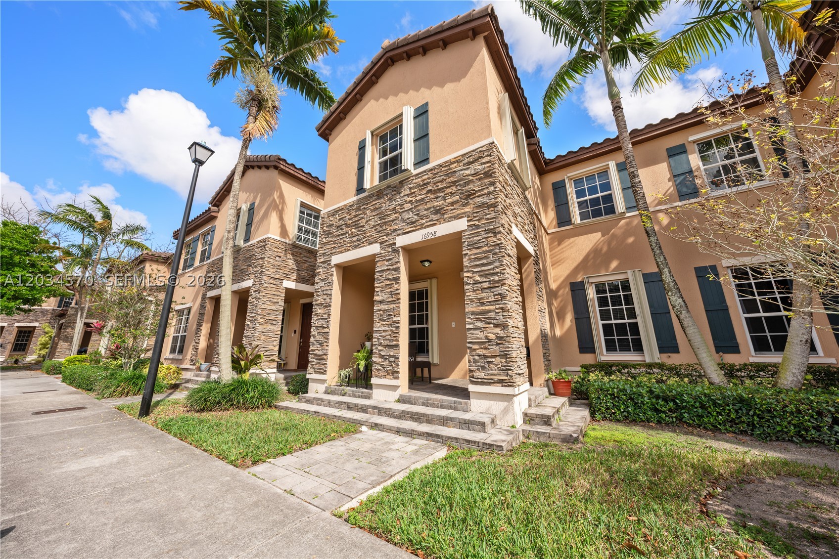KENDALL COMMONS RESIDENTI - Residential