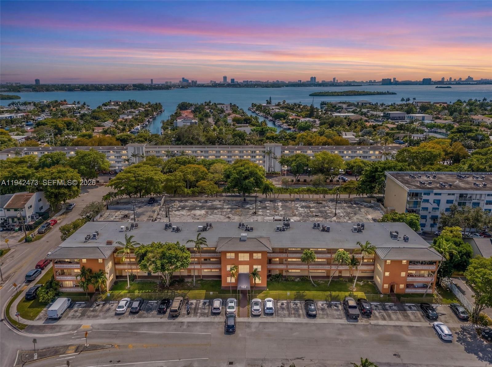 SUTTON HOUSE CONDO - Residential