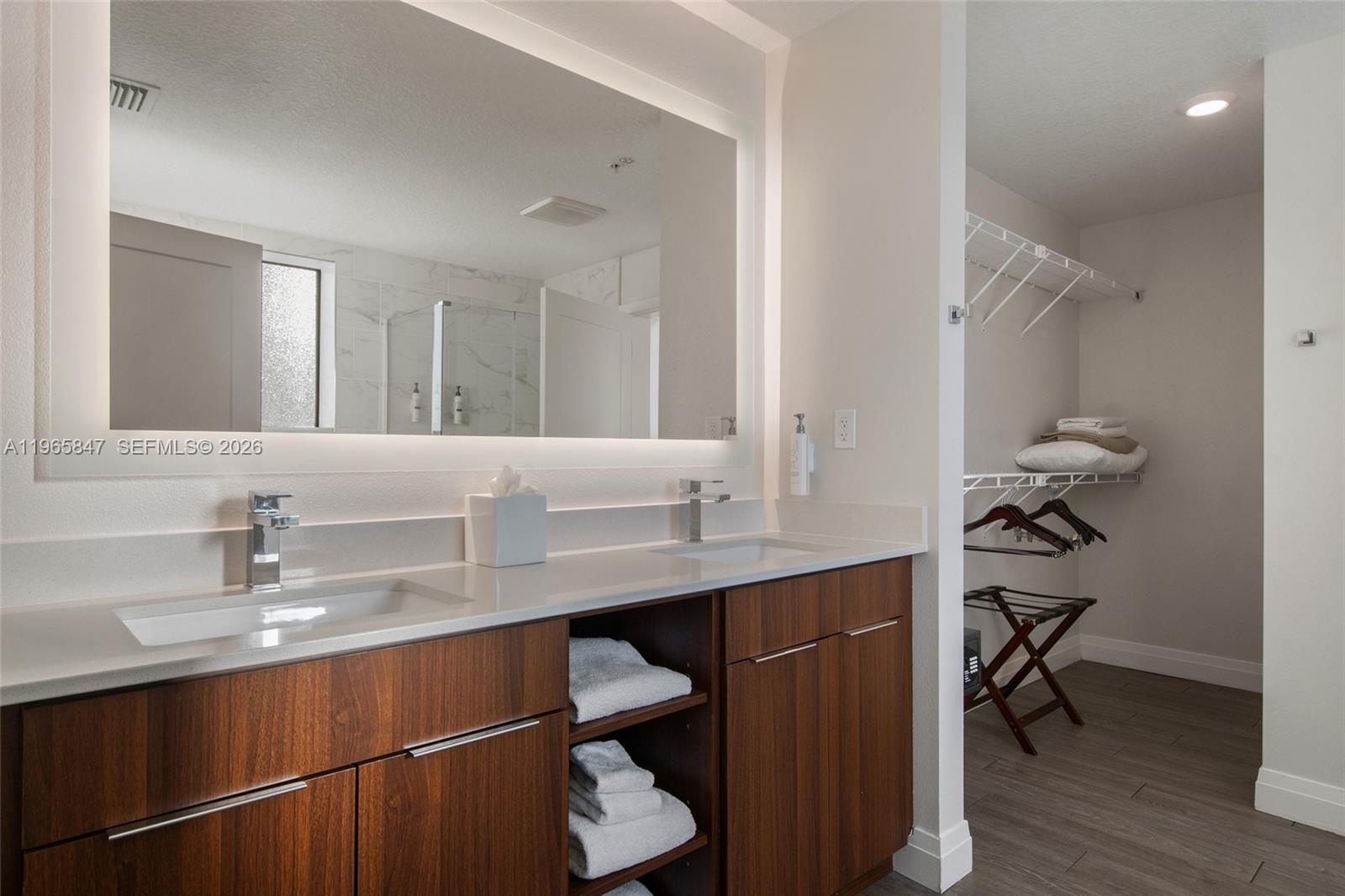 THE GROVE RESORT - Residential