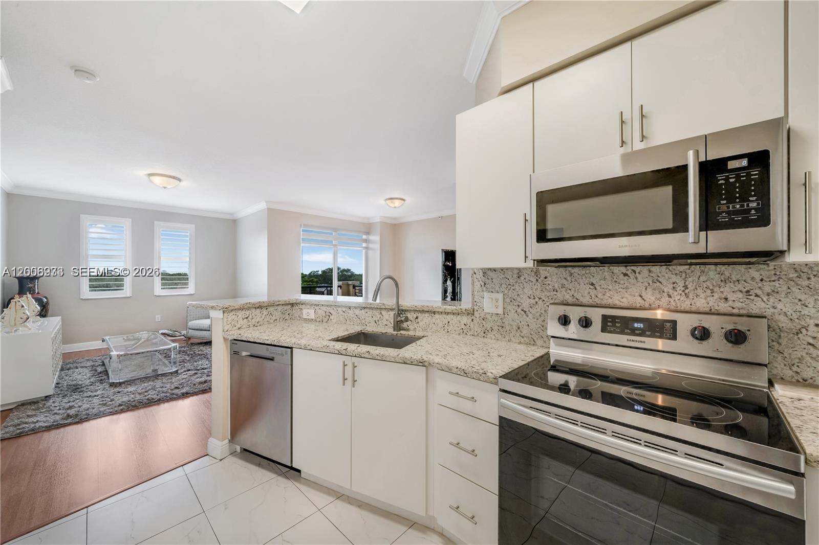 THE GRANDE CONDO - Residential