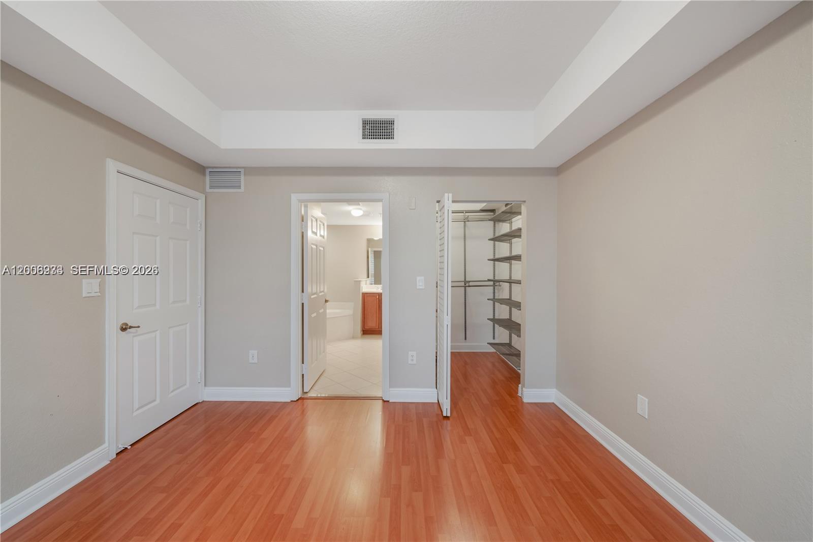 THE GRANDE CONDO - Residential