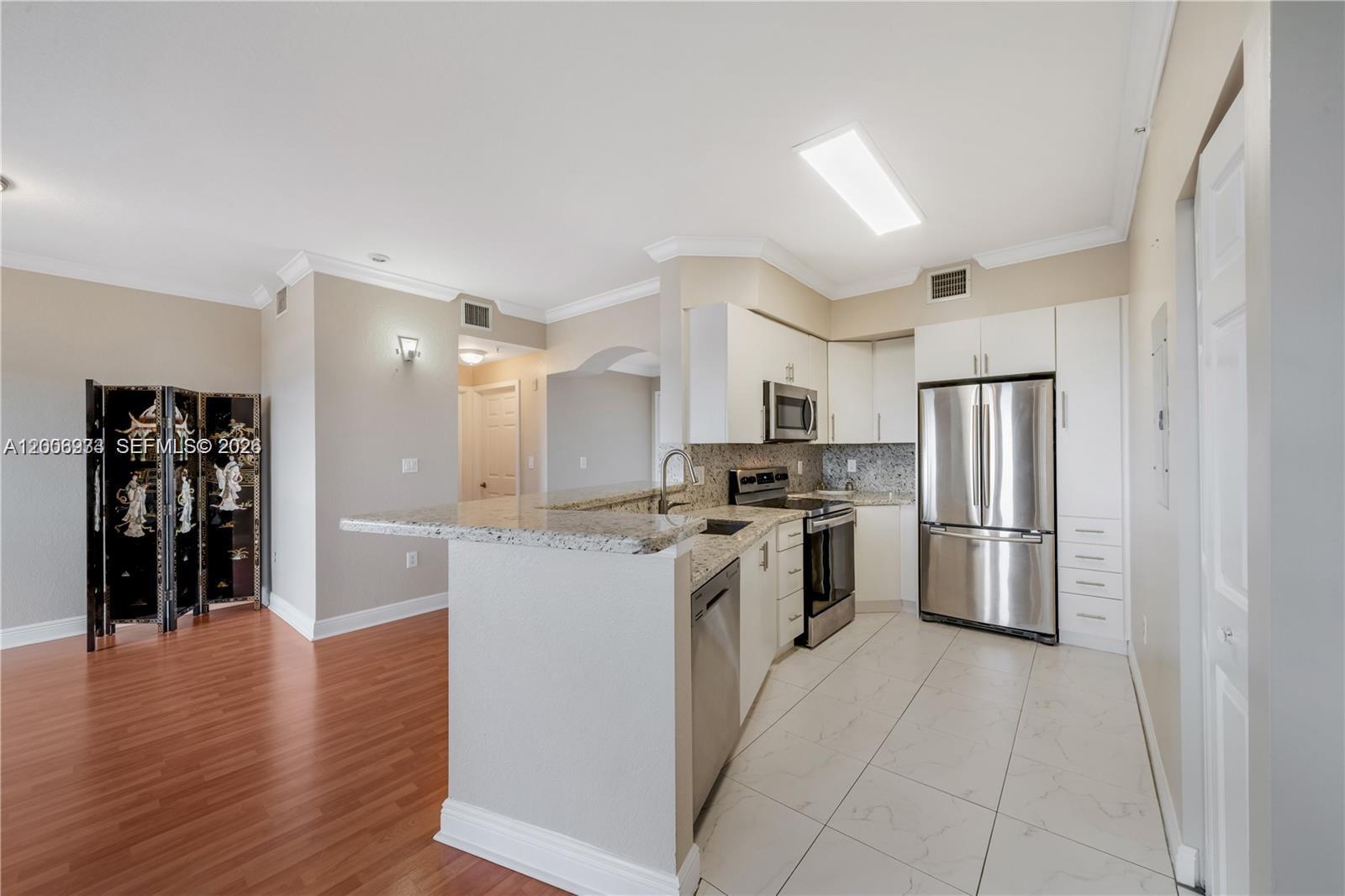 THE GRANDE CONDO - Residential