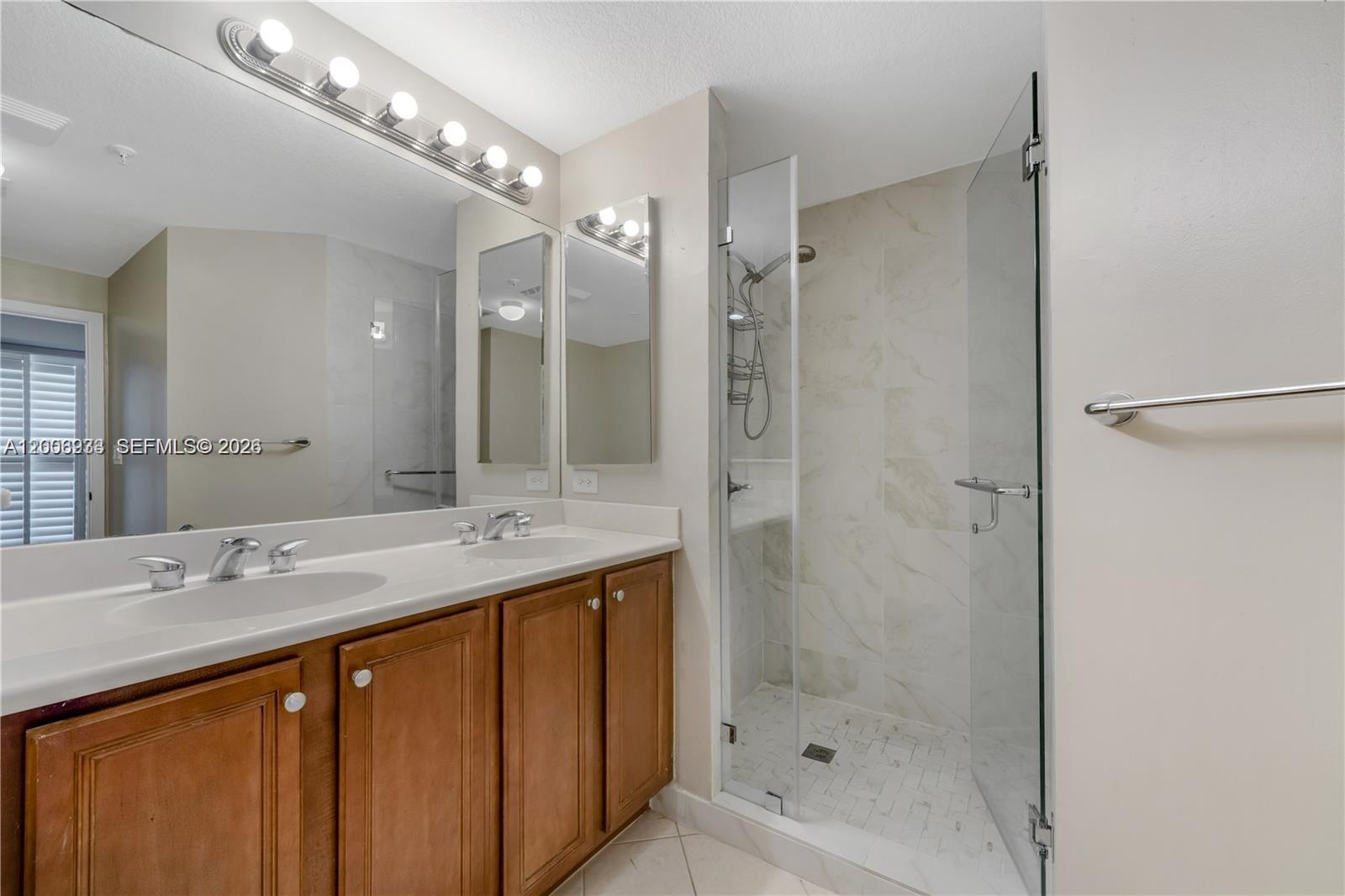THE GRANDE CONDO - Residential