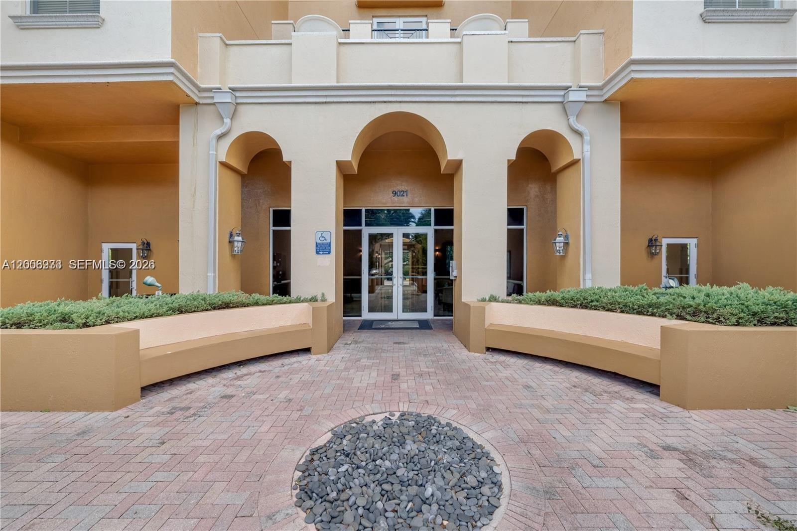 THE GRANDE CONDO - Residential