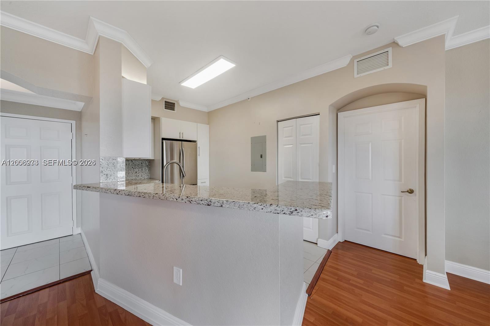 THE GRANDE CONDO - Residential