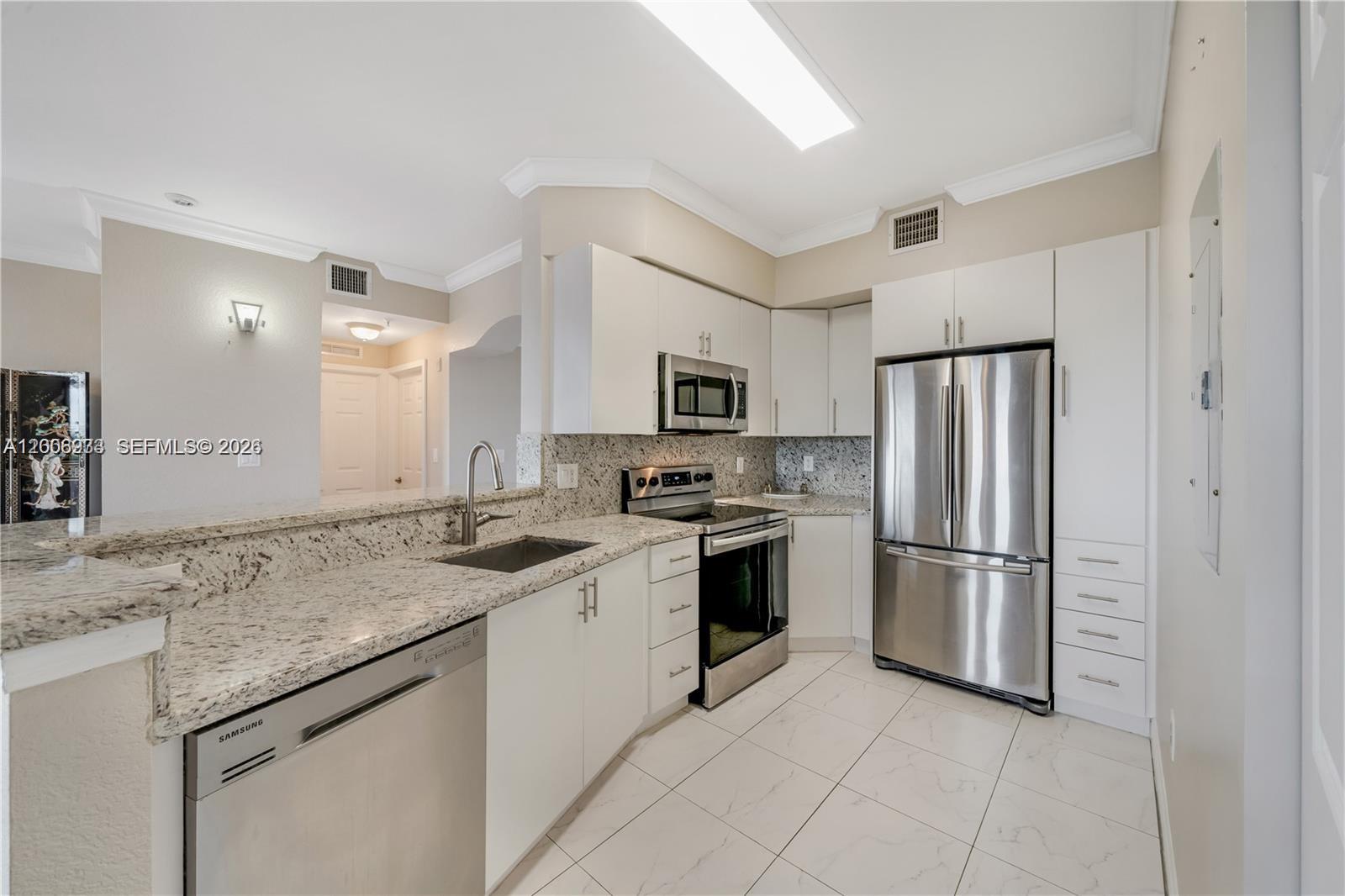 THE GRANDE CONDO - Residential