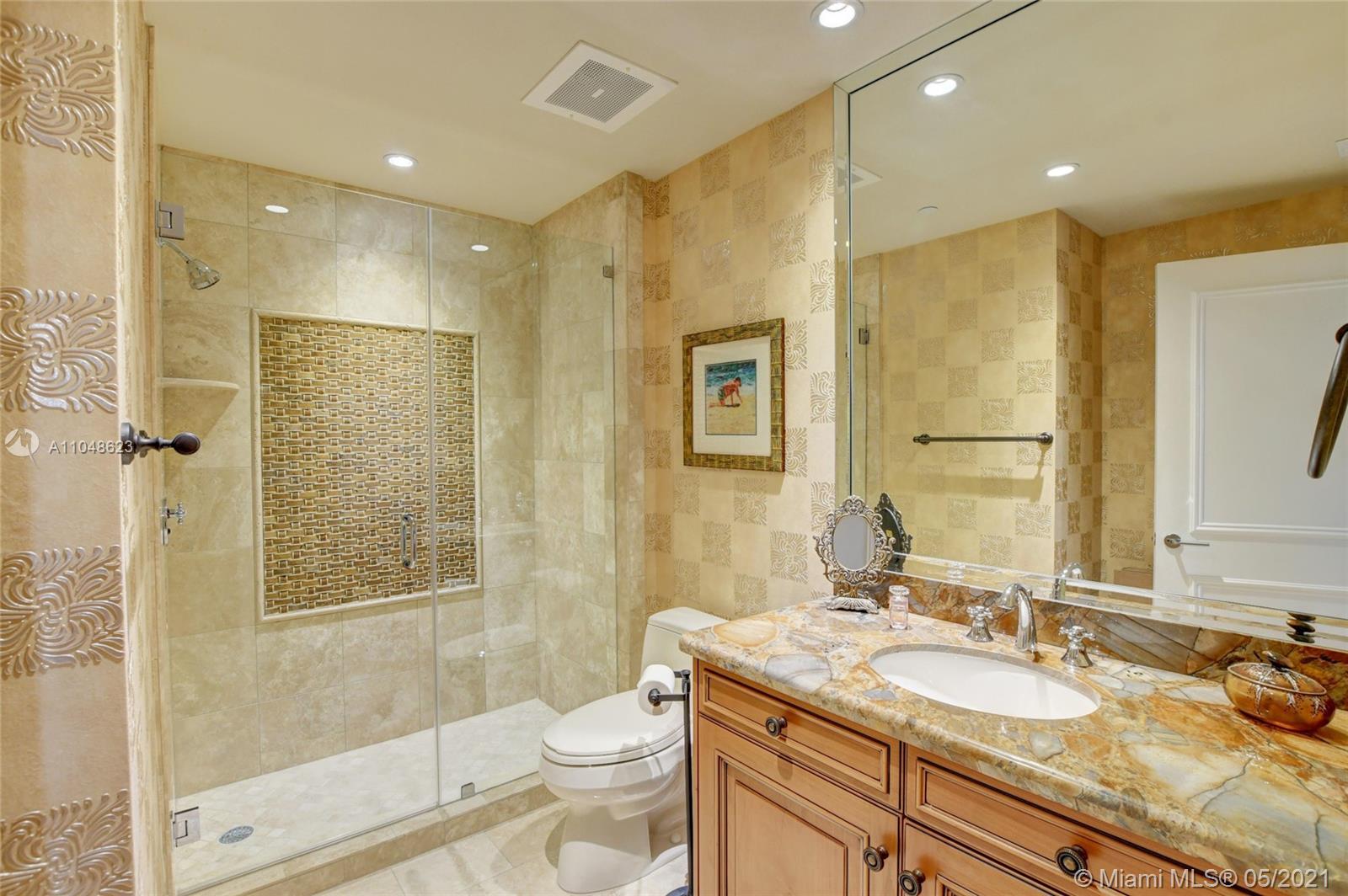 LUXURIA CONDO - Residential