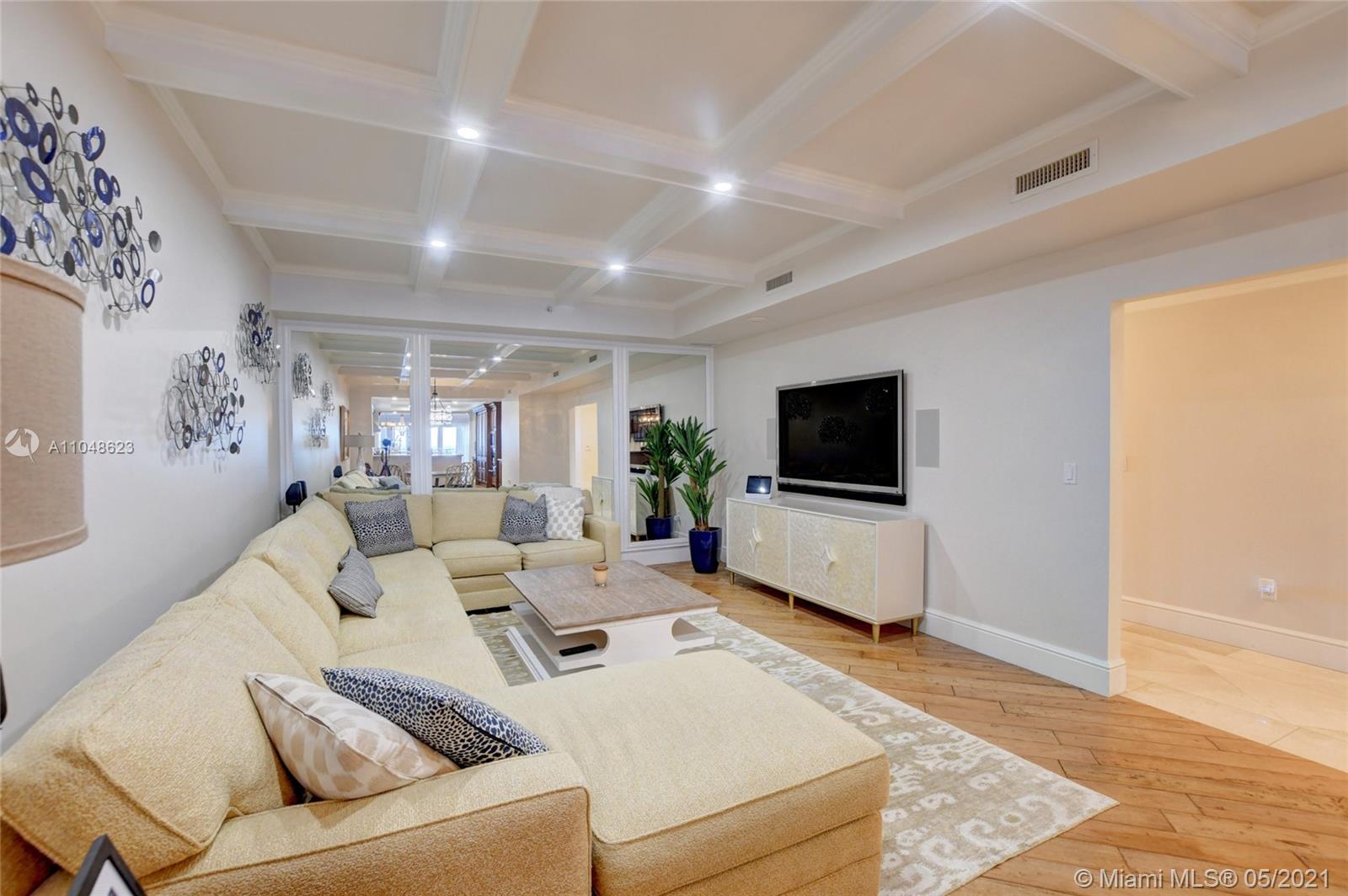LUXURIA CONDO - Residential