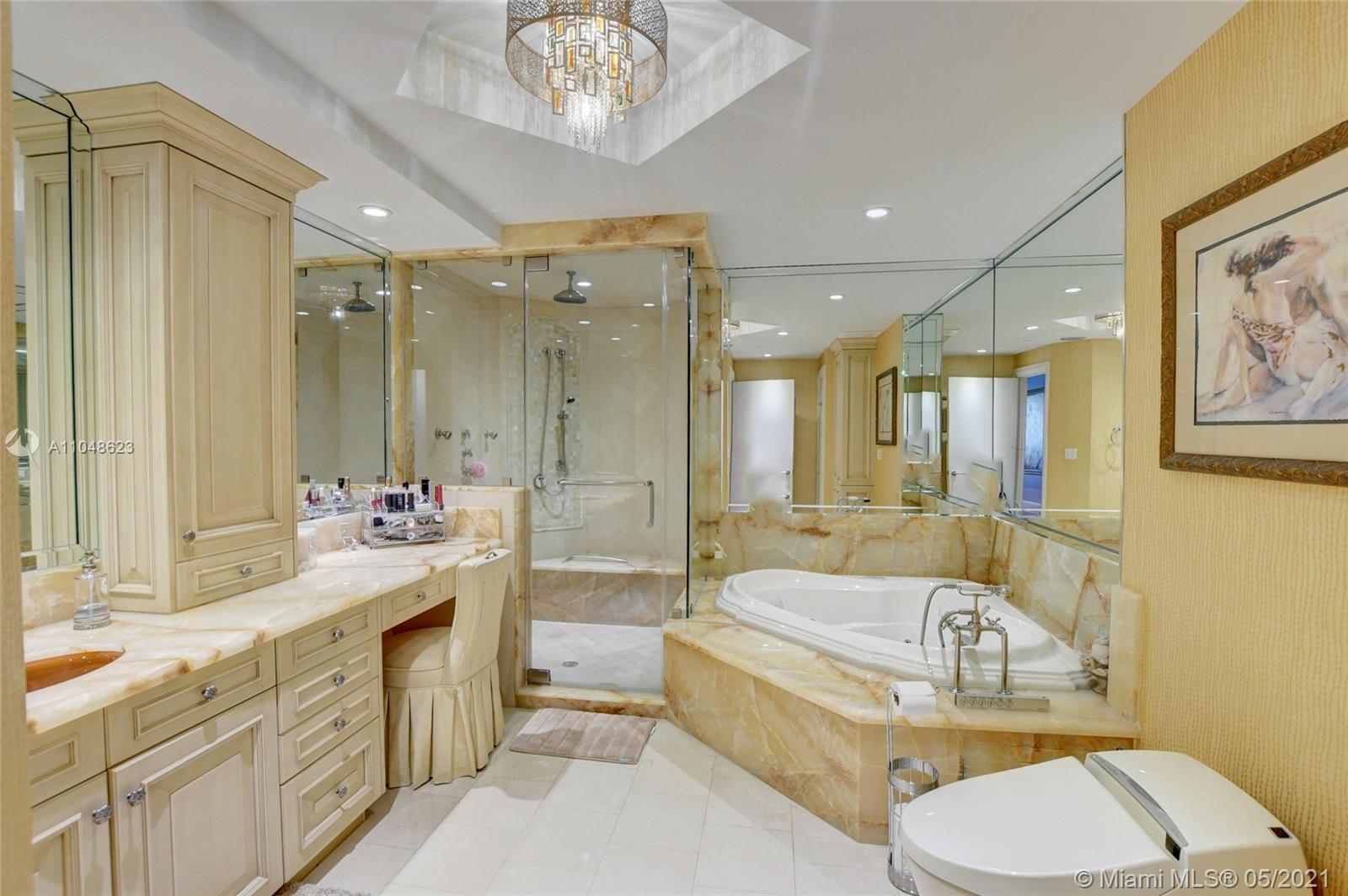 LUXURIA CONDO - Residential