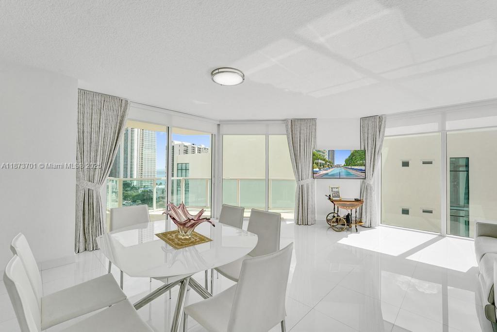 ST TROPEZ ON THE BAY 1 CO - Residential