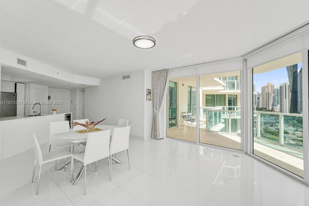 ST TROPEZ ON THE BAY 1 CO - Residential