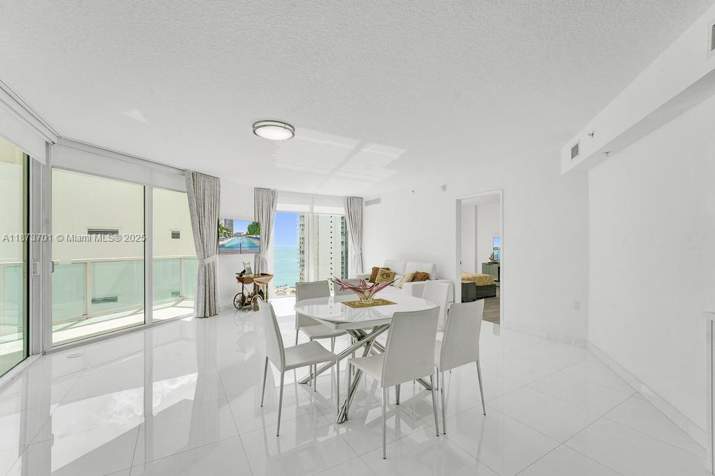 ST TROPEZ ON THE BAY 1 CO - Residential