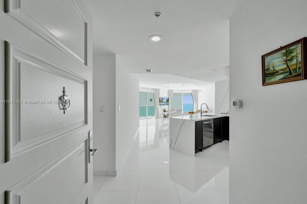 ST TROPEZ ON THE BAY 1 CO - Residential