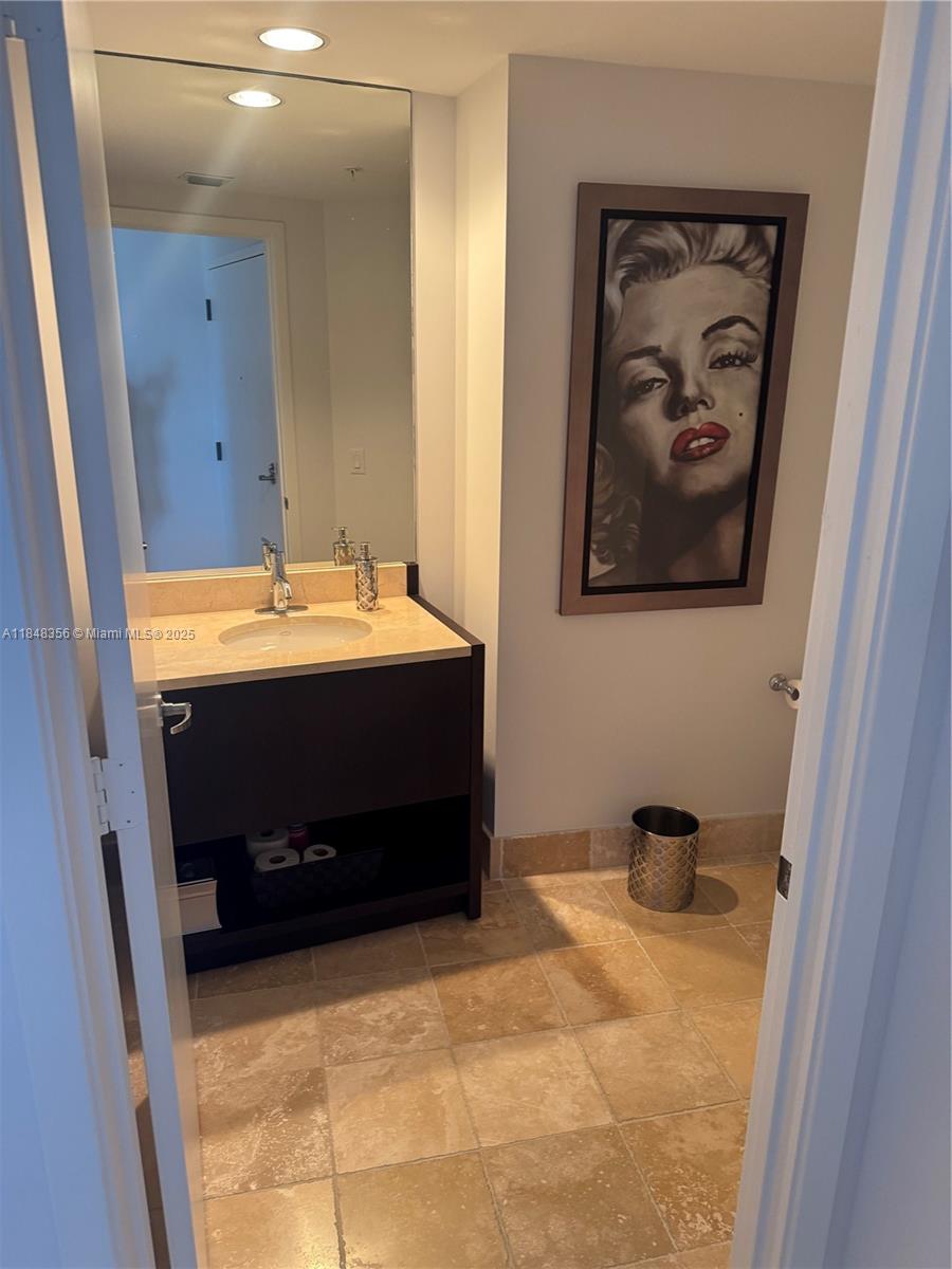 TRUMP ROYALE CONDO - Residential