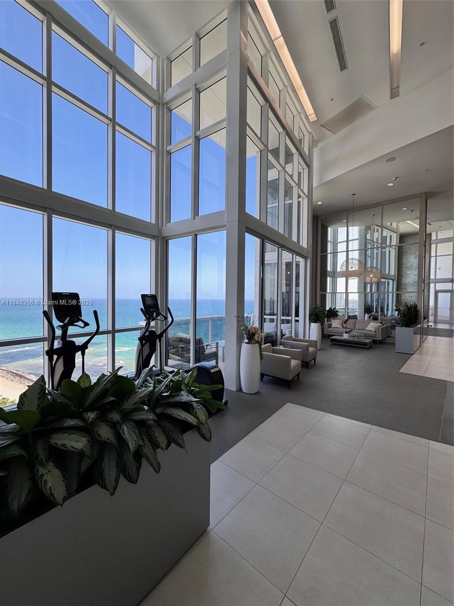TRUMP ROYALE CONDO - Residential