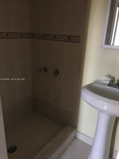 LAGUNA GARDENS CONDO - Residential Lease