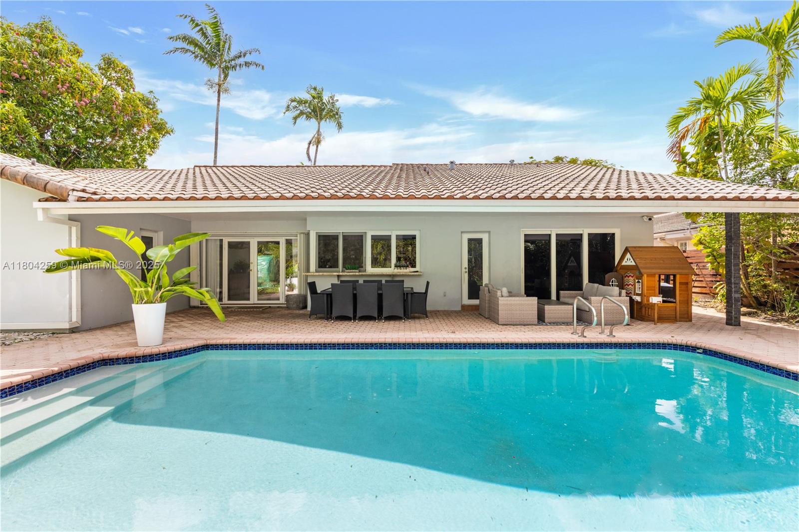 EMERALD HILLS SEC 3 - Residential Lease